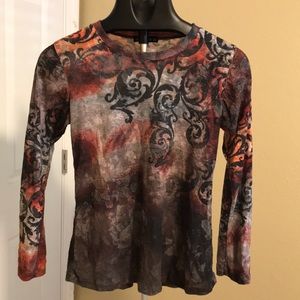 Long sleeve scoop neck shirt